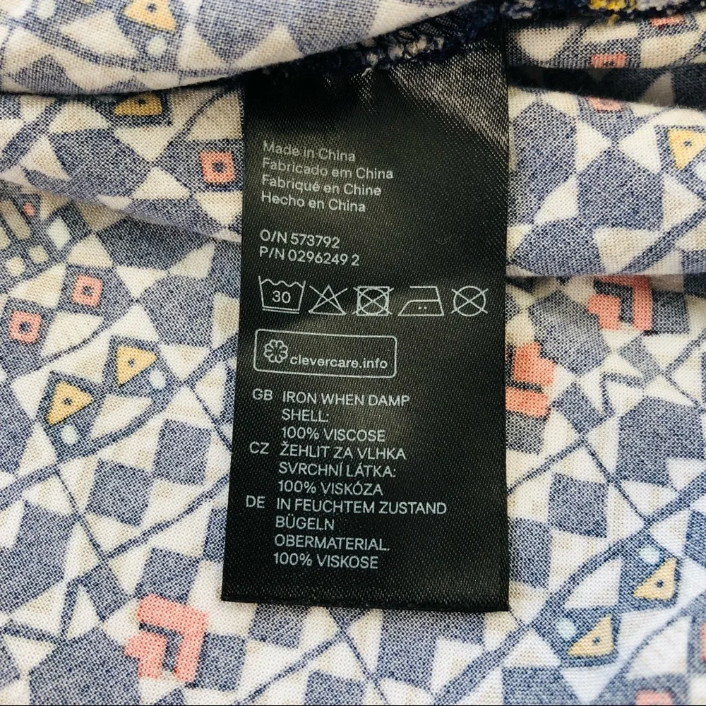 H&M, Geometric Design Sleeveless Dress, Size 4 - Picture 11 of 16